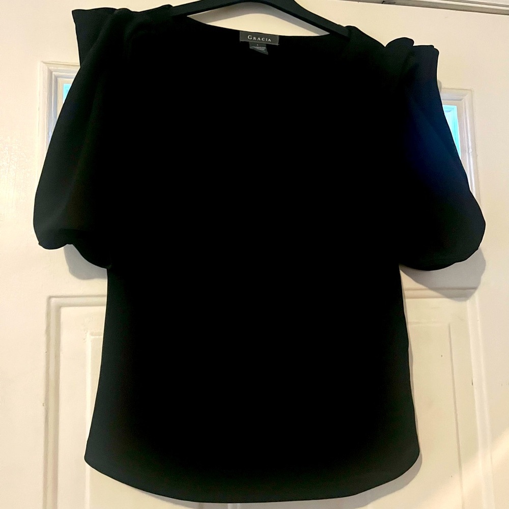 GRACIA ruffled shoulder top. In EUC.